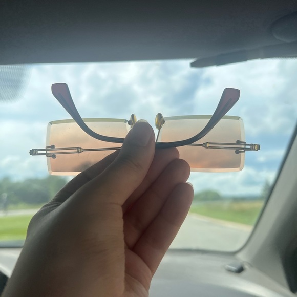 SHEIN Y2K SUNGLASSES-FREE ADD ON - Picture 3 of 3